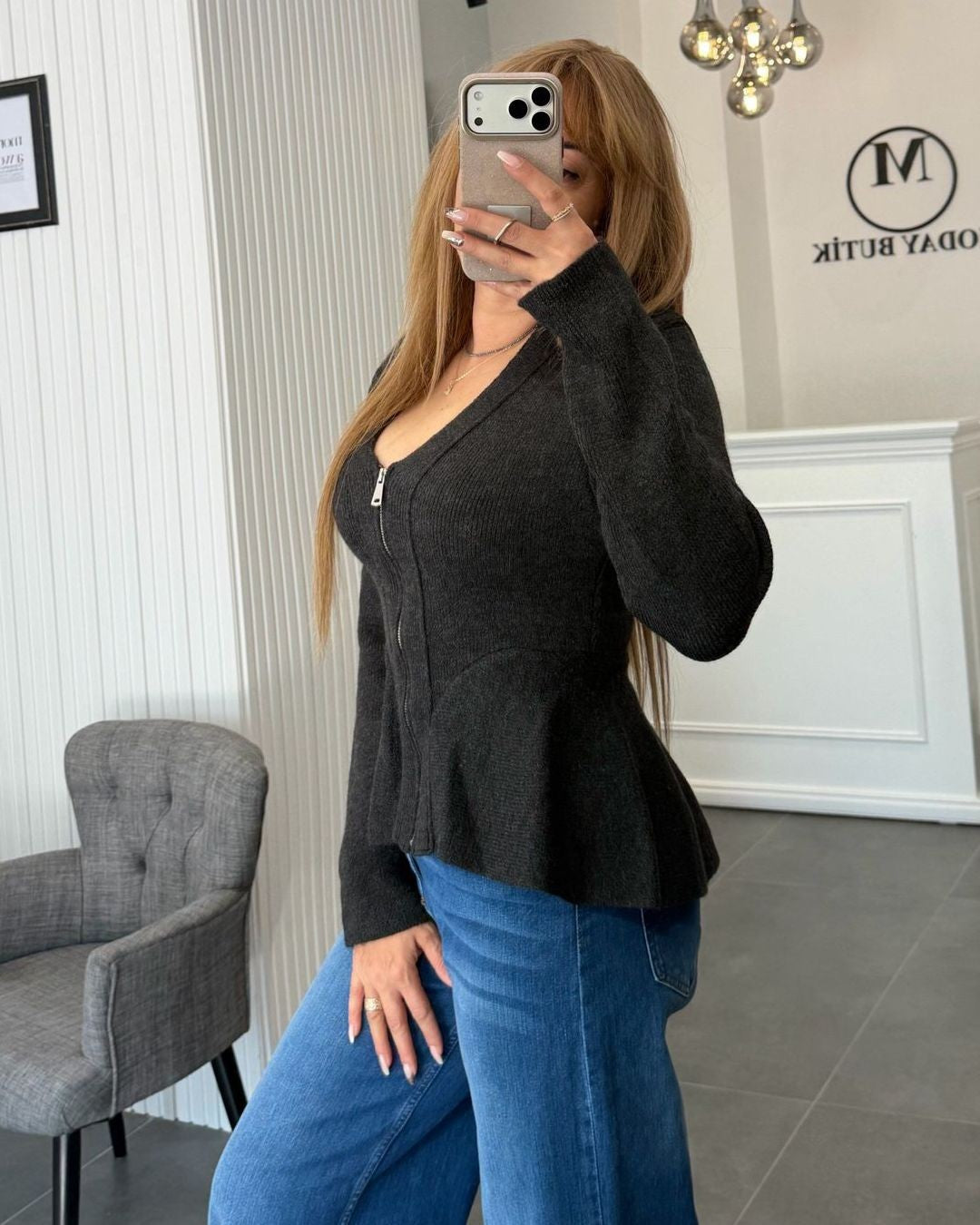 Cardigan - Dark Grey - three-quarter view
