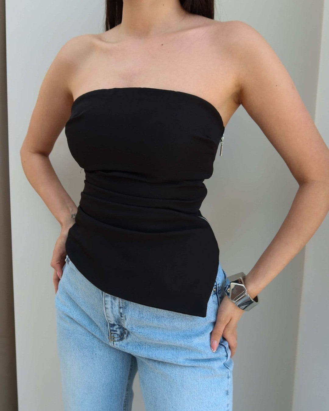 Asymmetric Muse Top