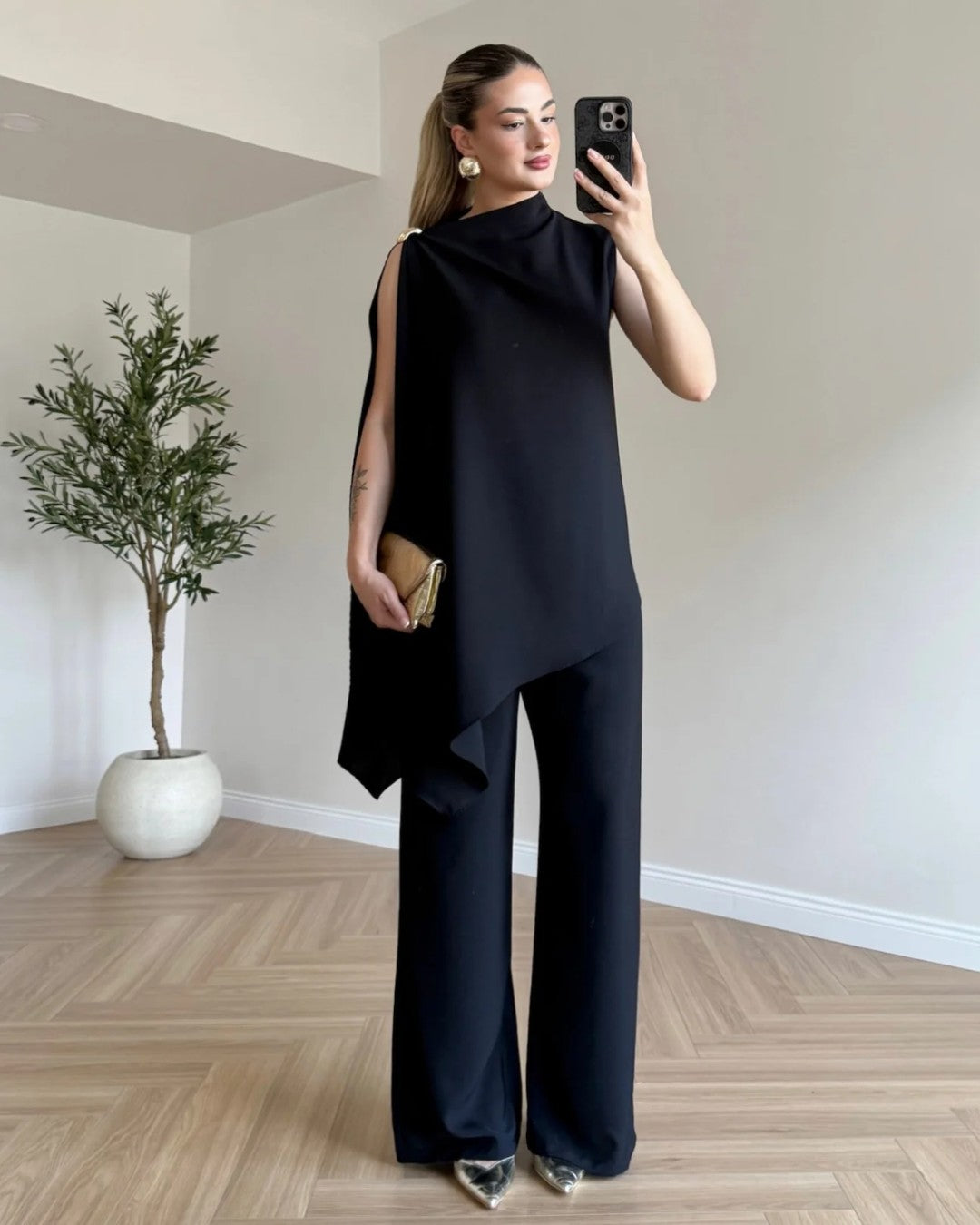 Draped Asymmetric Set