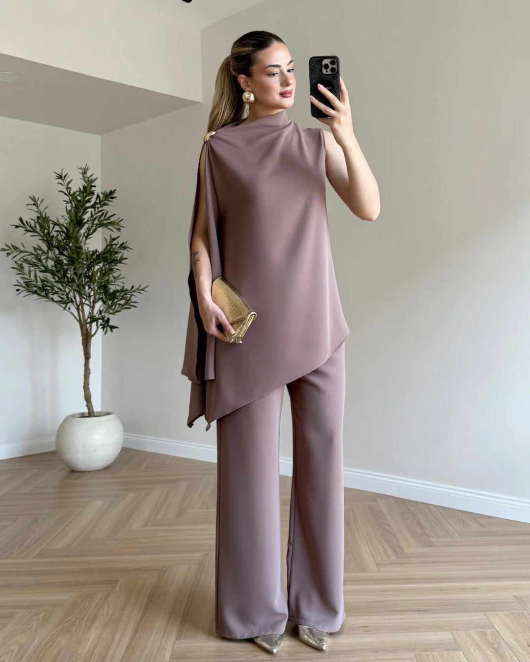 Draped Asymmetric Set