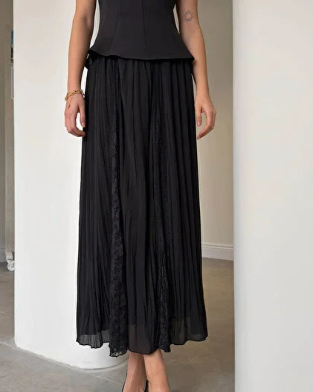 Flow Lace Detail Skirt