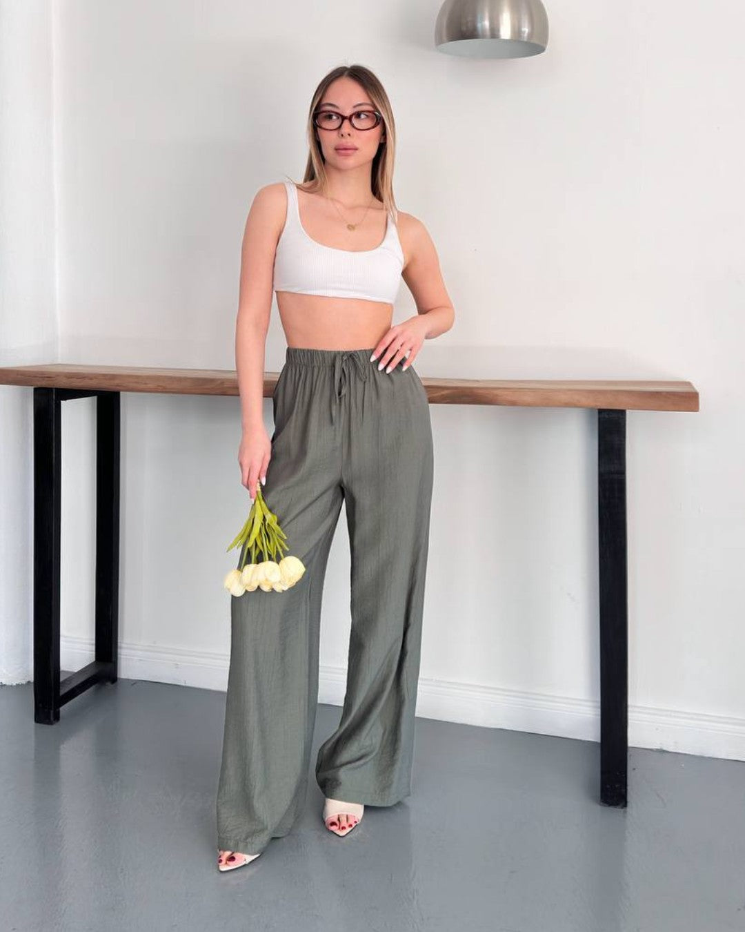 Relaxed Wide-Leg Pants