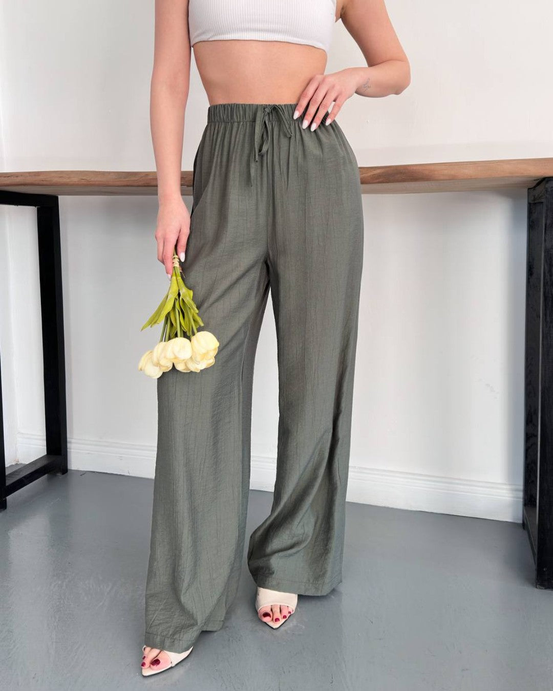 Relaxed Wide-Leg Pants