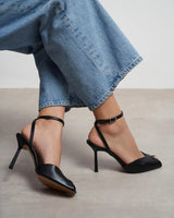 Soft Minimal Heels