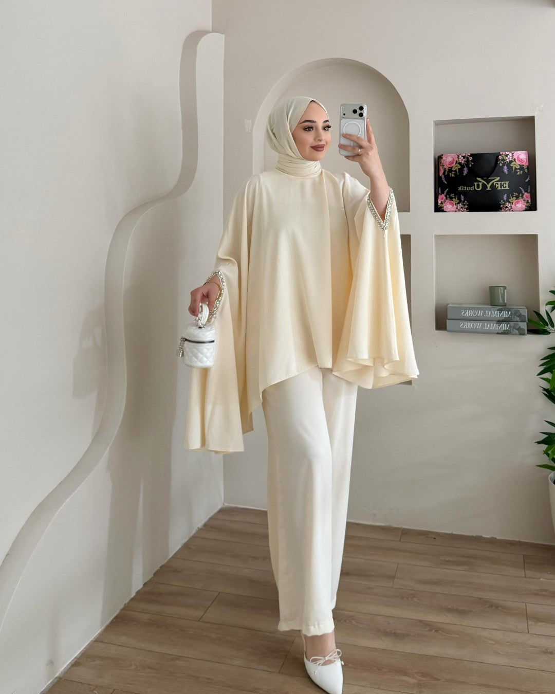 The Arabella Cape Set