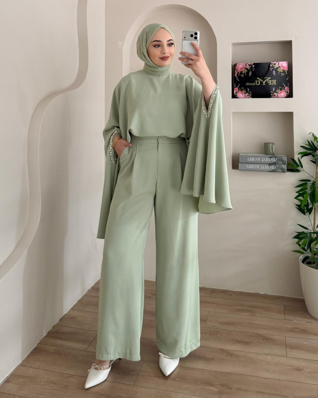 The Arabella Cape Set
